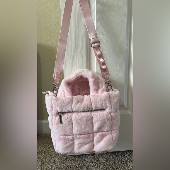 Lululemon Quilted Grid Tote Bag 5L Plush Fleece Strawberry Milkshake - Picture 9 of 10